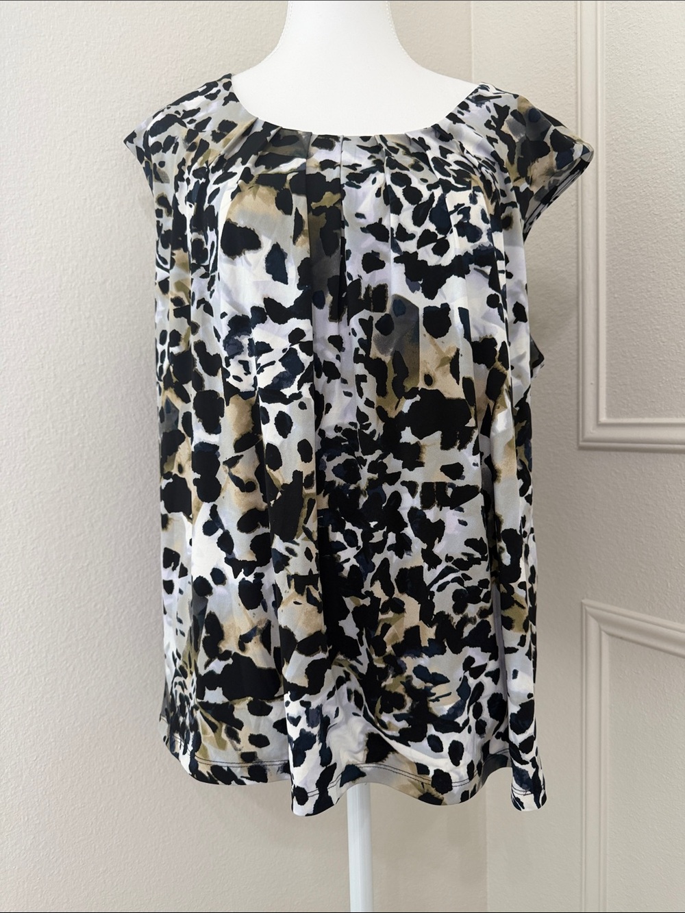 Jones Studio Black and Cream Abstract Cap-Sleeve Blouse✨xl